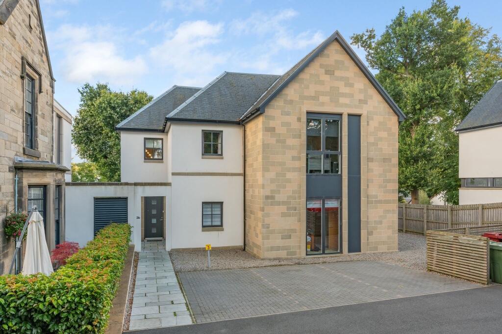 Main image of property: Flat 2 Arnothill House, Falkirk, FK1 5RZ