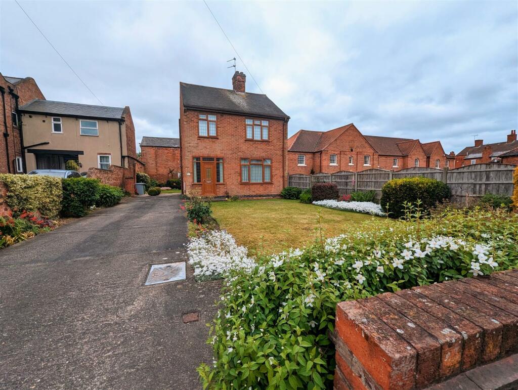 3 bedroom detached house for sale in Pelham Street Newark, NG24