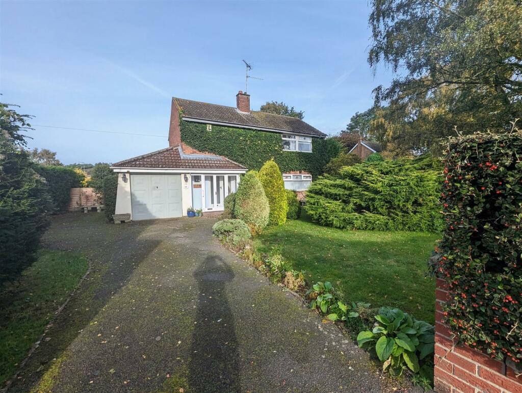 3 bedroom detached house for sale in Woodlands, Winthorpe, Newark, NG24