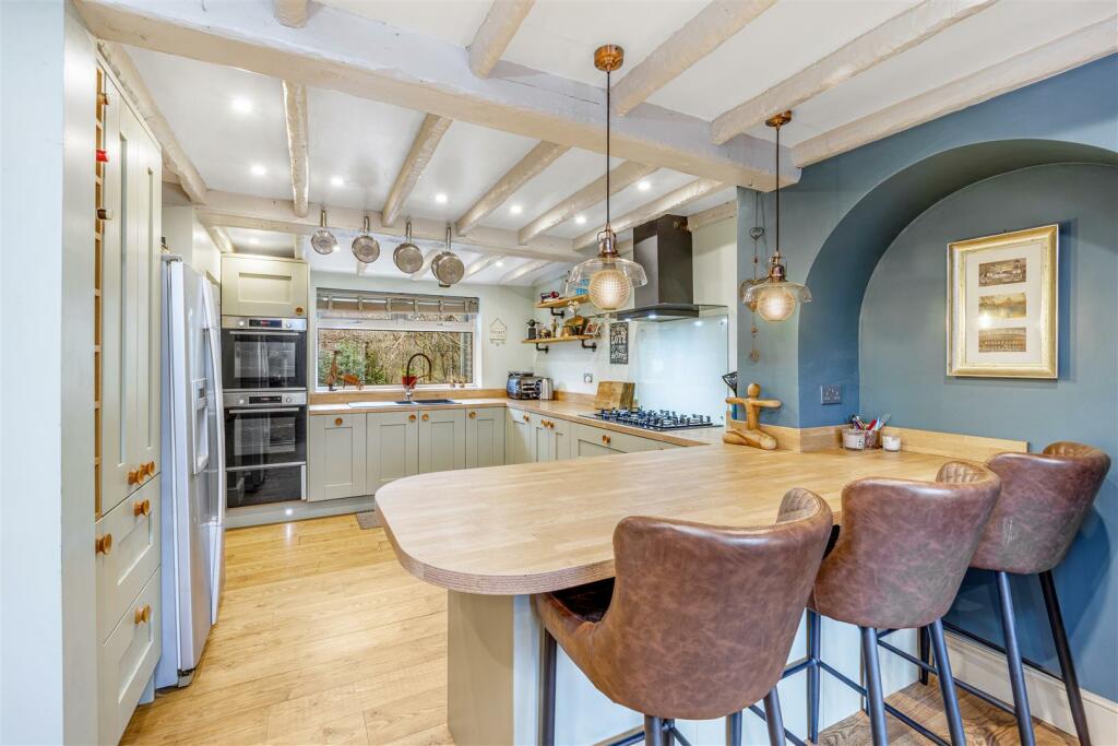 3 bedroom semidetached house for sale in Wellow Road, Ollerton, Newark