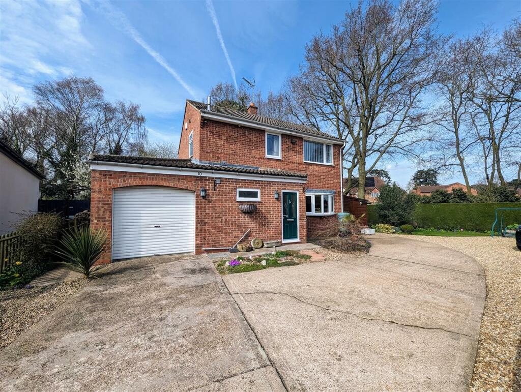 3 bedroom detached house for sale in Old Hall Gardens, Coddington