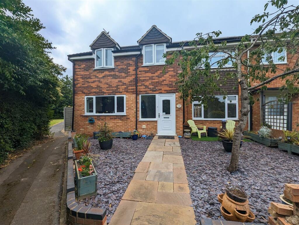 5 bedroom semidetached house for sale in Derwent Court, Balderton