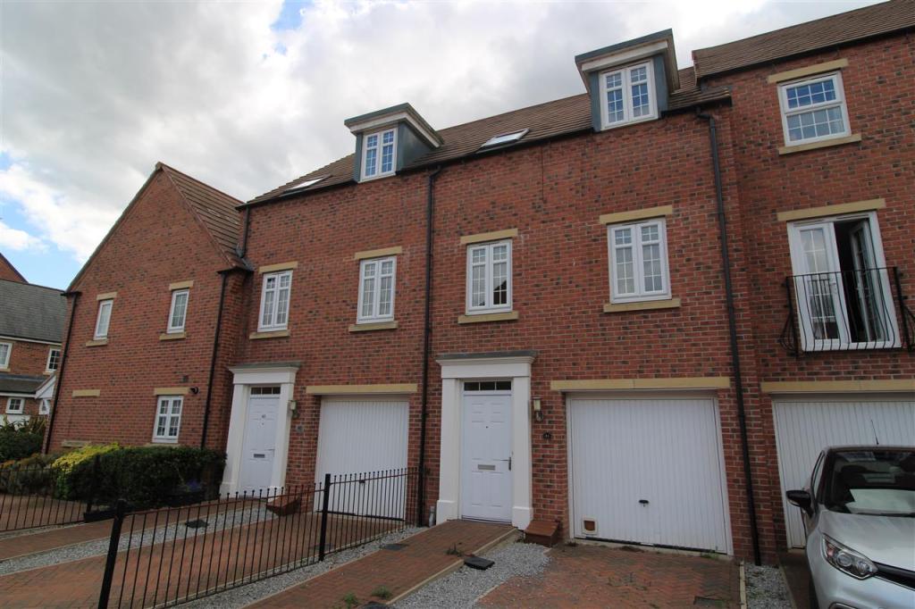 3 bedroom town house for sale in River View, Trent Lane, Newark, NG24