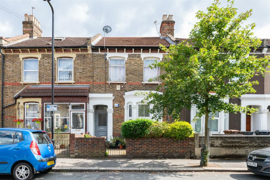 1 bedroom apartment for sale in Ramsay Road, Forest Gate, E7