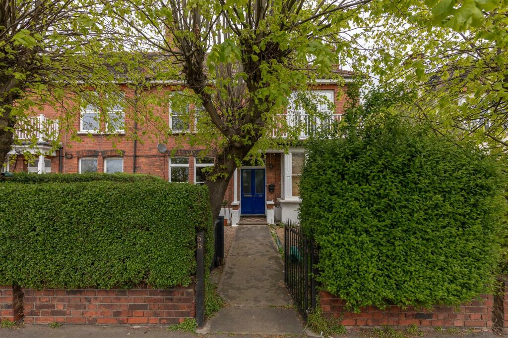 2 bedroom apartment for sale in Aldersbrook Road,Wanstead, E12