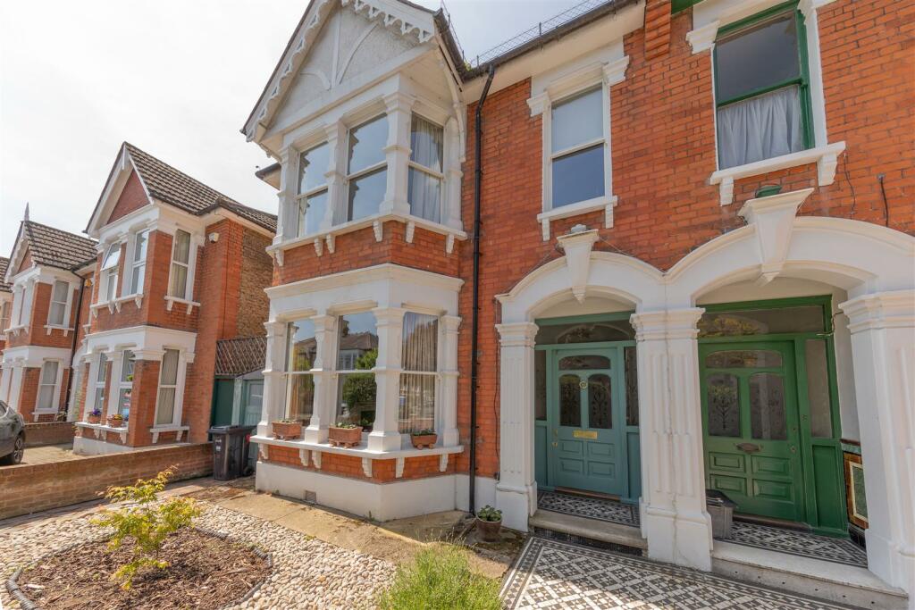 4 bedroom semidetached house for sale in Wanstead Park Avenue