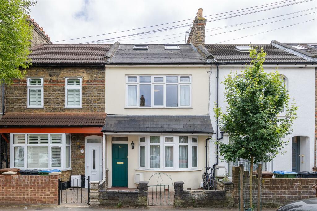3 bedroom terraced house for sale in Drapers Road, Stratford, E15