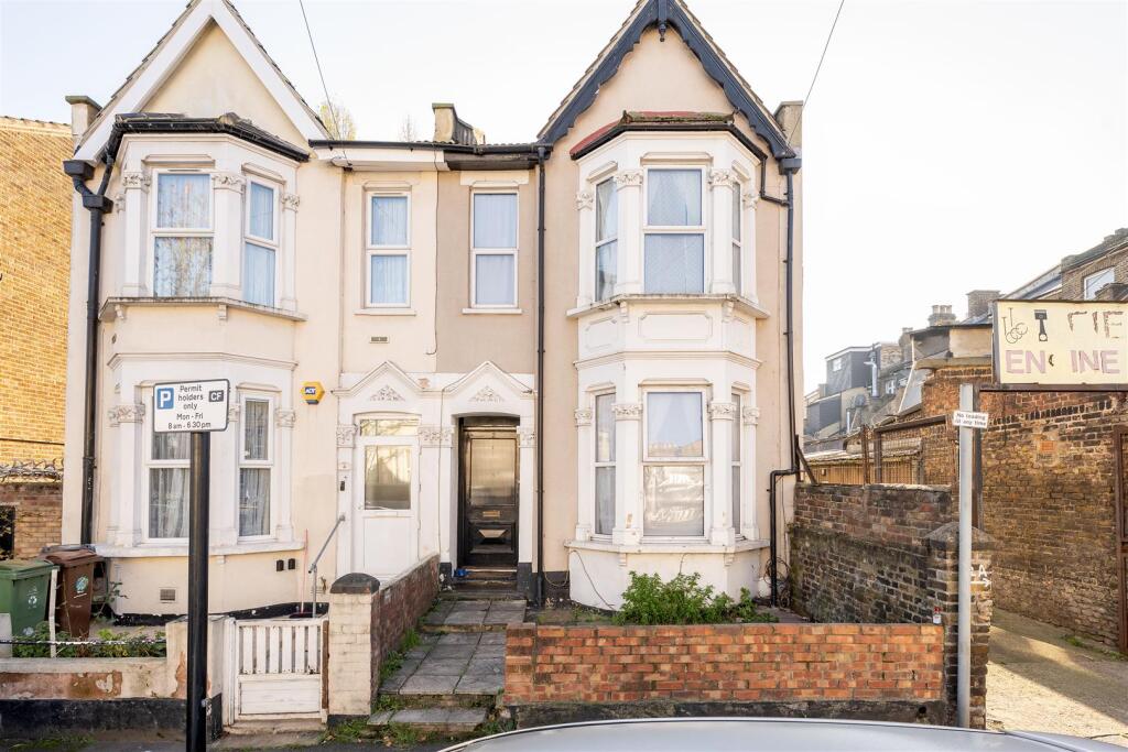 Main image of property: Leslie Road, London