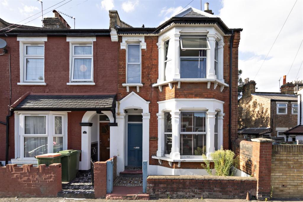 3 bedroom end of terrace house for sale in Westbury Terrace, Forest