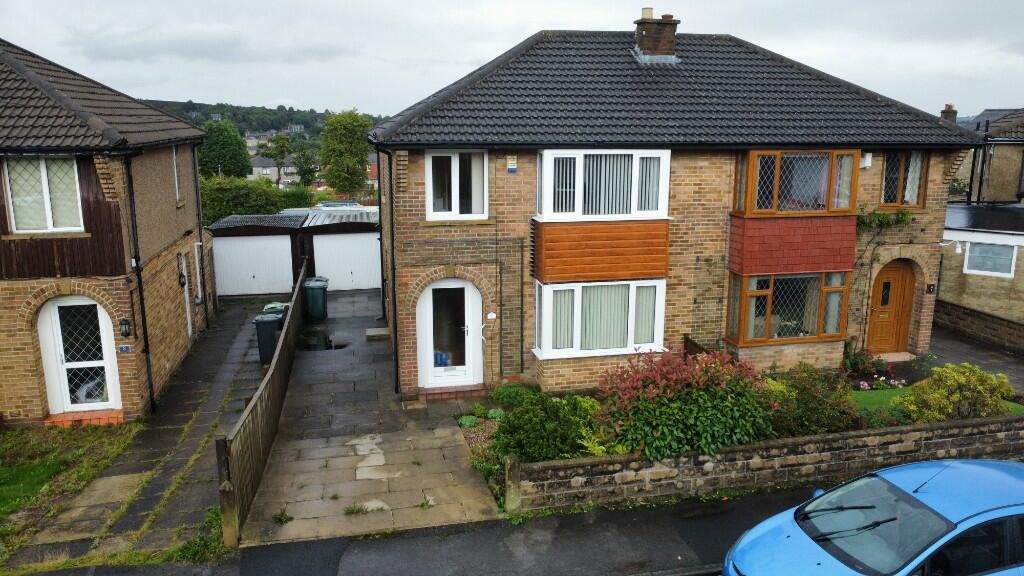 3 bedroom semidetached house for sale in Thorpe Green Drive