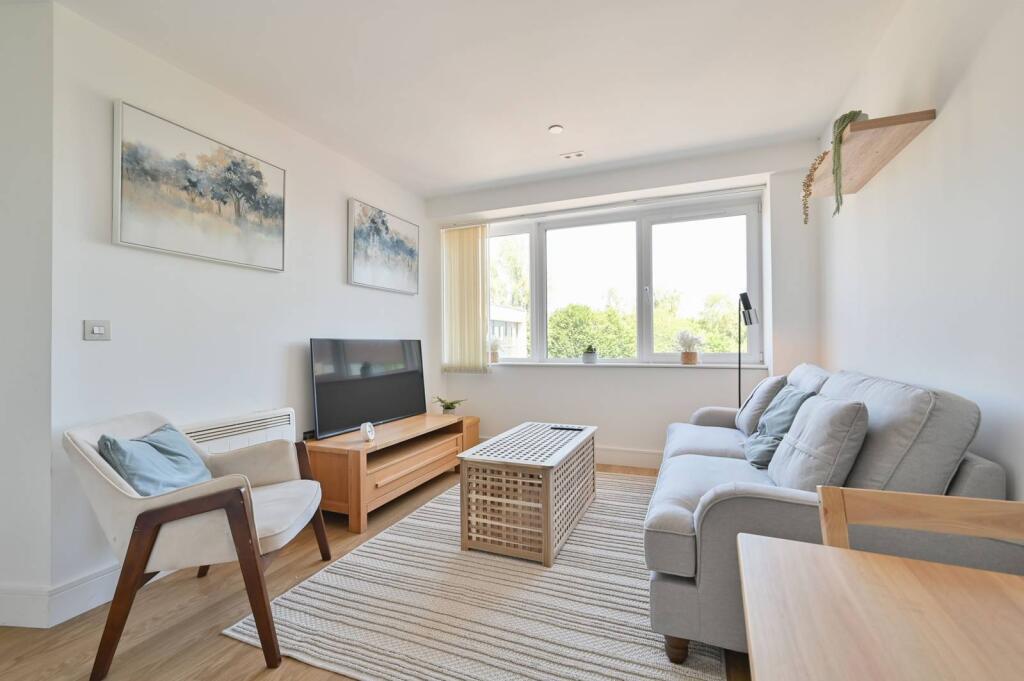 Main image of property: Pinnacle House, Hemel Hempstead, Kings Langley, WD4