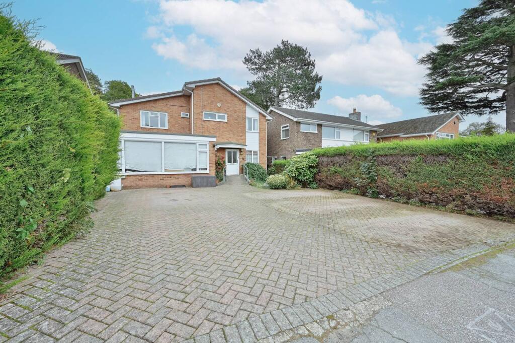 Main image of property: Mount Close, Hemel Hempstead, HP1