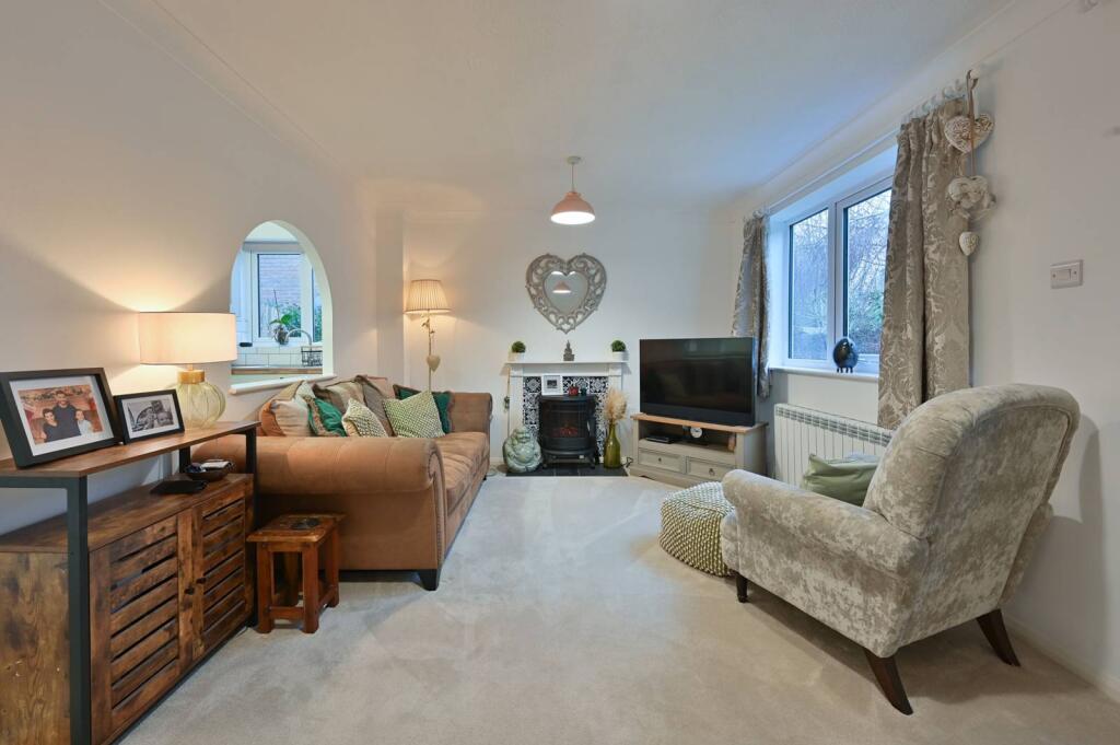 Main image of property: Little Mimms, Hemel Hempstead, HP2