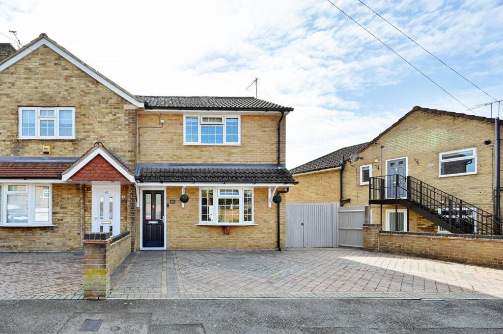 Main image of property: Turners Hill, Hemel Hempstead, HP2