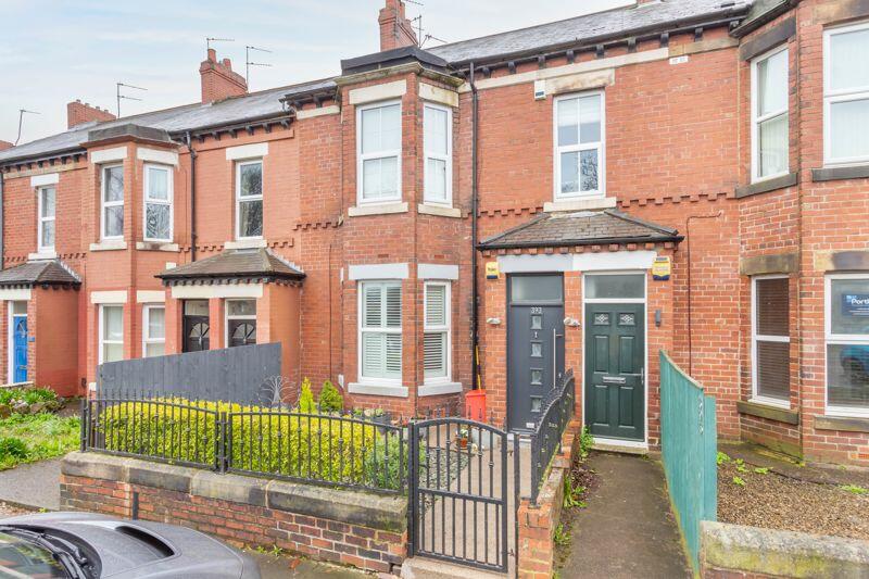 2 bedroom flat for sale in Salters Road, Gosforth, Newcastle Upon Tyne, NE3
