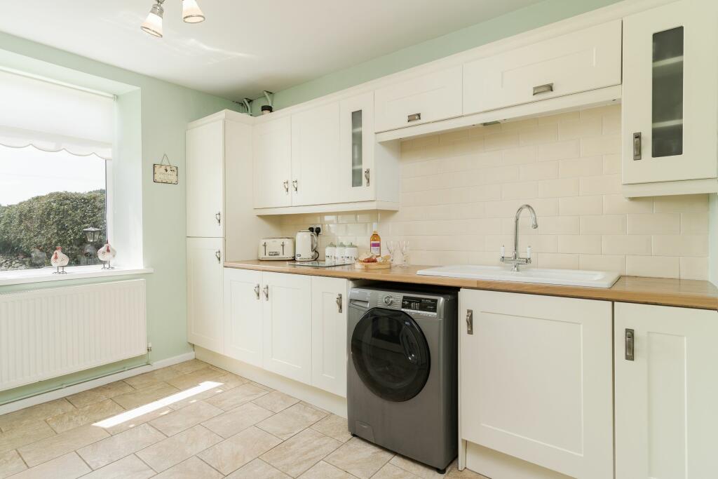 Additional property image - Cae'r Ysgol Farm, Tonyrefail, Porth