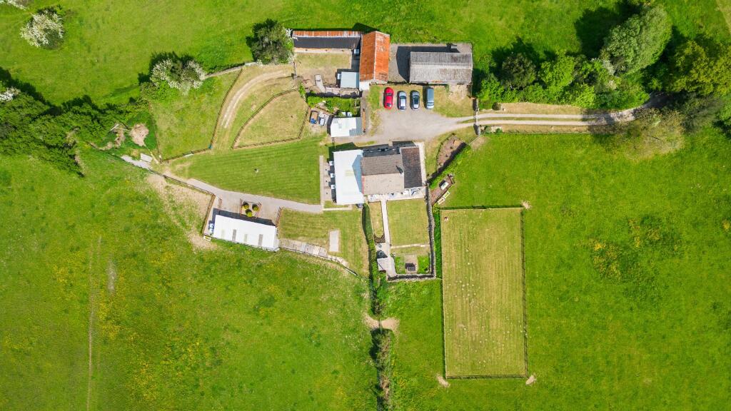 Additional property image - Cae'r Ysgol Farm, Tonyrefail, Porth