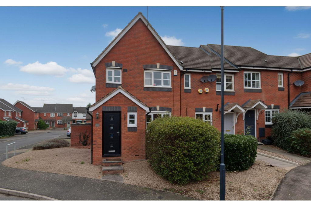 Main image of property: Glendower Approach, Warwick, CV34