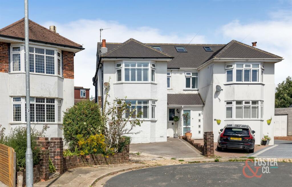 5 bedroom semidetached house for sale in Fallowfield Close, Hove, BN3