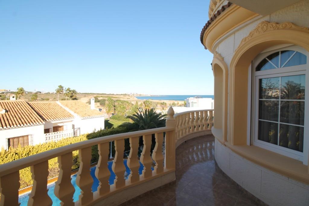 5 bedroom villa for sale in Playa Flamenca, Alicante