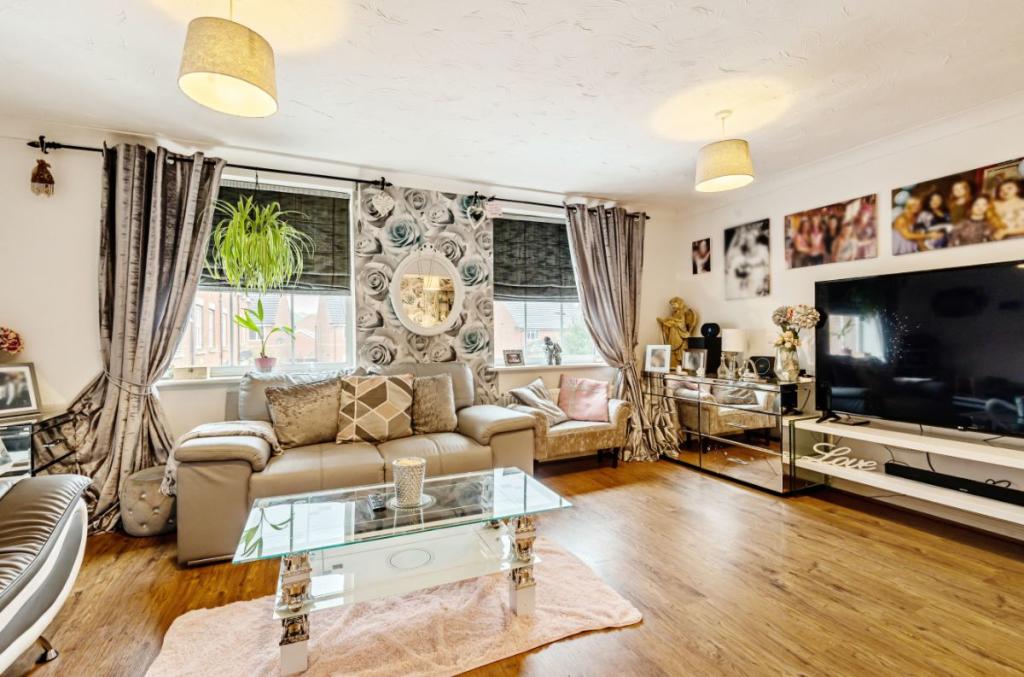 4 bedroom town house for sale in Croyland Drive, Elstow, Bedford, MK42