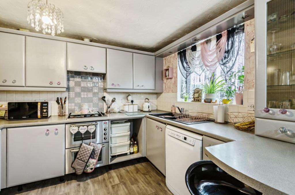 4 bedroom town house for sale in Croyland Drive, Elstow, Bedford, MK42