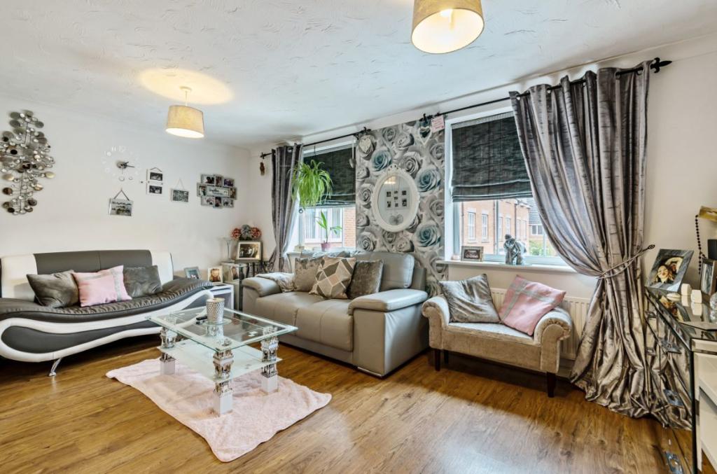 4 bedroom town house for sale in Croyland Drive, Elstow, Bedford, MK42