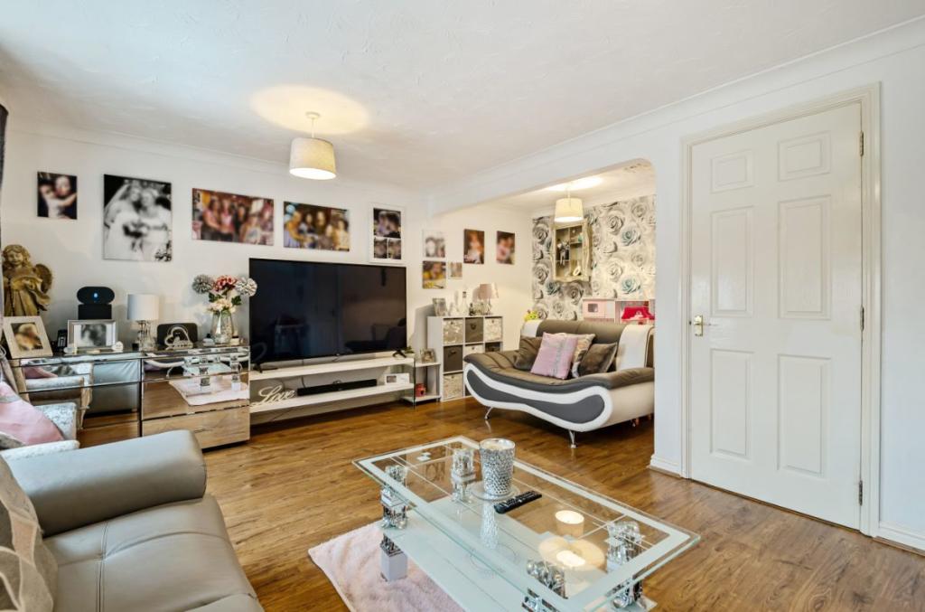 4 bedroom town house for sale in Croyland Drive, Elstow, Bedford, MK42