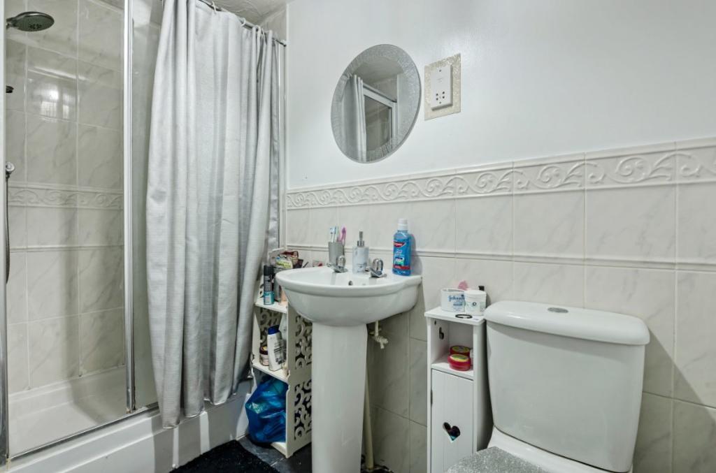 4 bedroom town house for sale in Croyland Drive, Elstow, Bedford, MK42