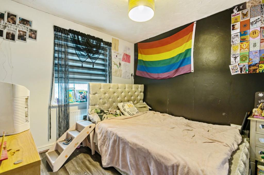 4 bedroom town house for sale in Croyland Drive, Elstow, Bedford, MK42