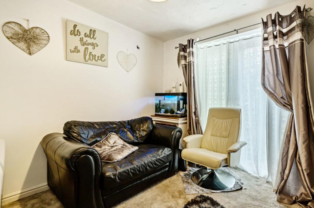 4 bedroom town house for sale in Croyland Drive, Elstow, Bedford, MK42