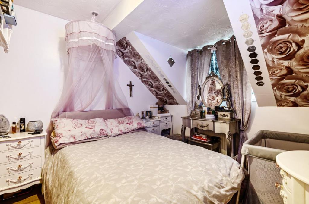 4 bedroom town house for sale in Croyland Drive, Elstow, Bedford, MK42