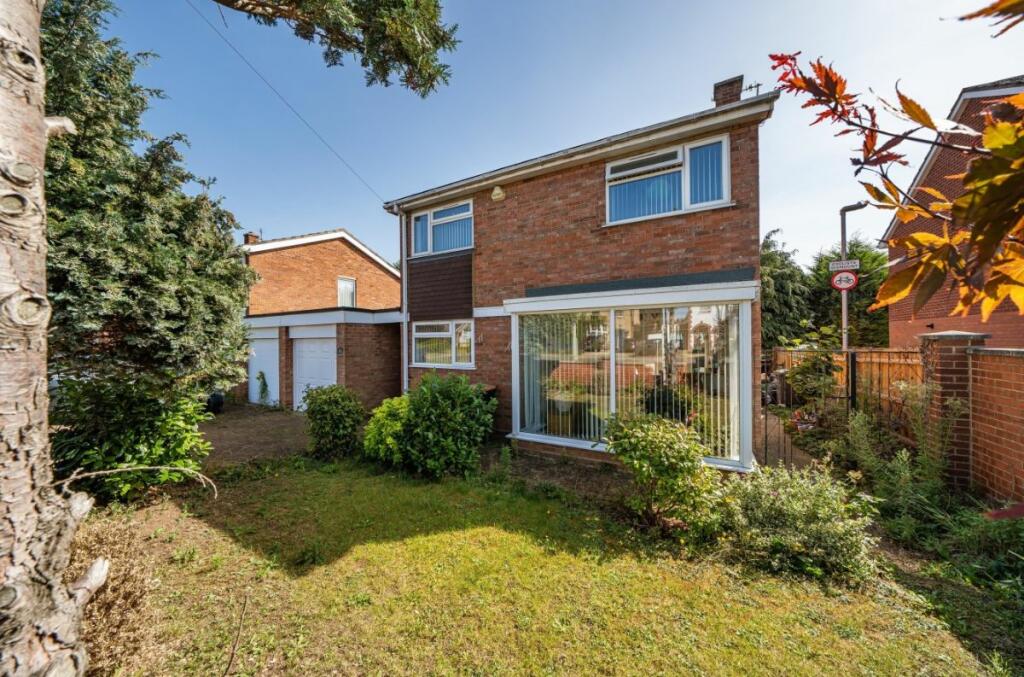 3 bedroom detached house for sale in Elstow Road, Kempston, Bedford, MK42