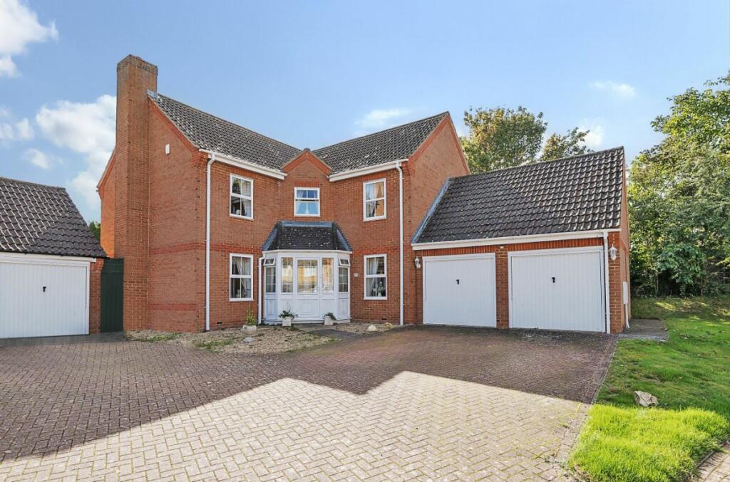 4 bedroom detached house for sale in Lucas Court, Biddenham, Bedford, MK40