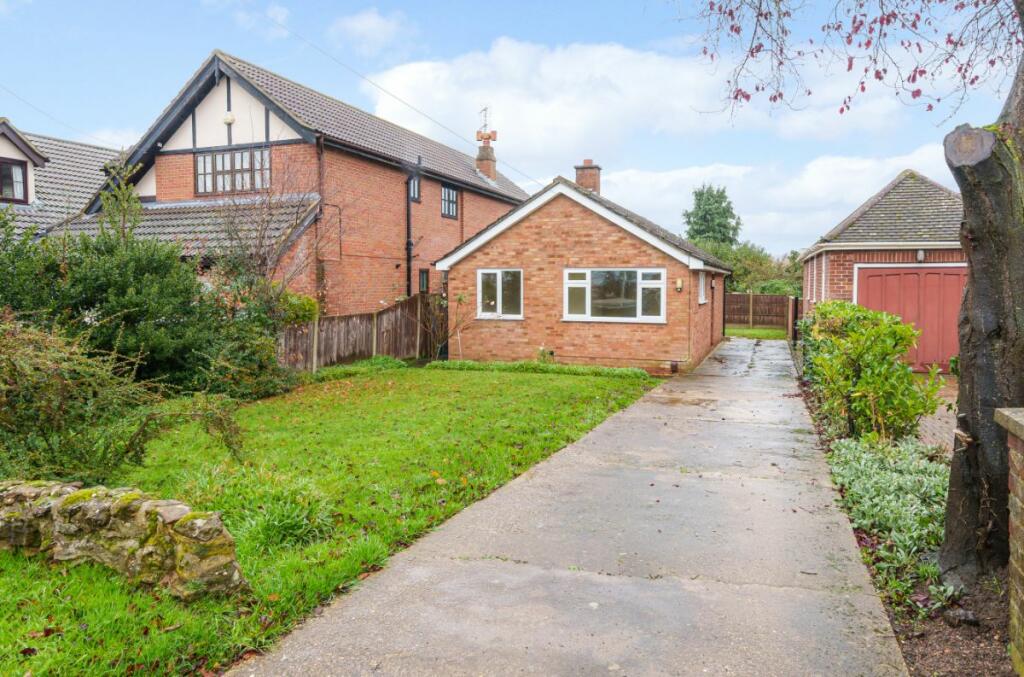 2 bedroom bungalow for sale in Flitwick Road, Maulden, Bedford, MK45