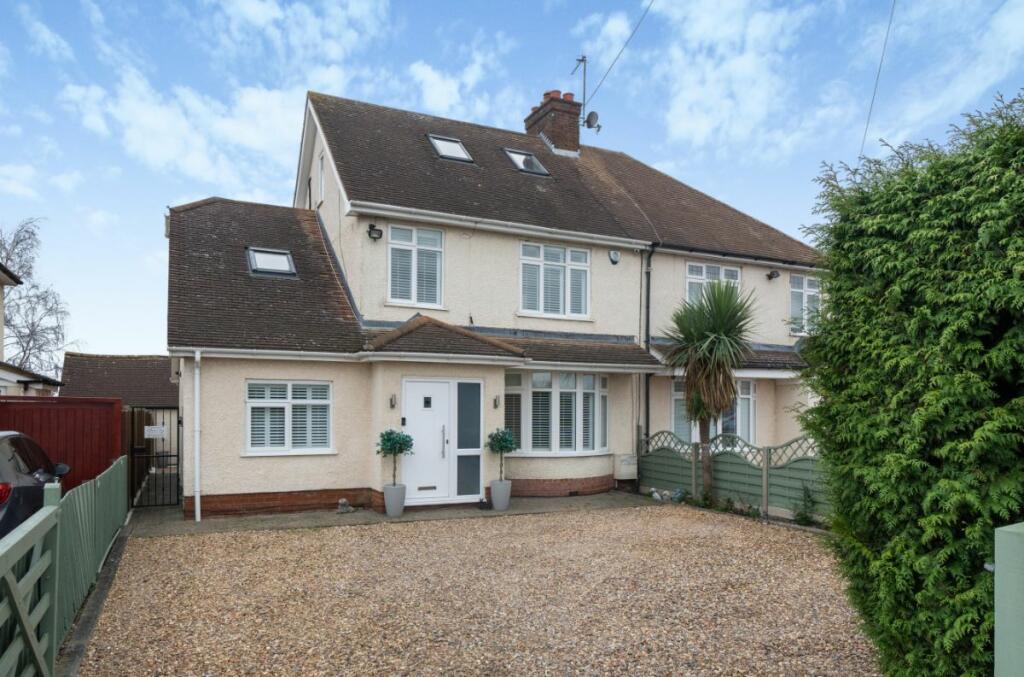 5 bedroom semidetached house for sale in Wootton Road, Bedford, MK43