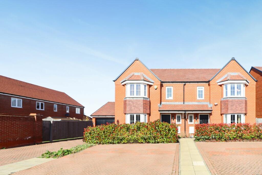 3 bedroom semidetached house for sale in Lacewing Drive, Biddenham, MK40