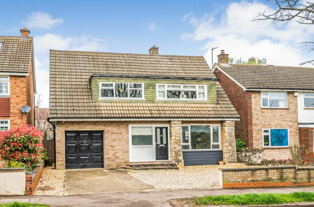 3 bedroom detached house for sale in Waveney Avenue, Bedford, MK41