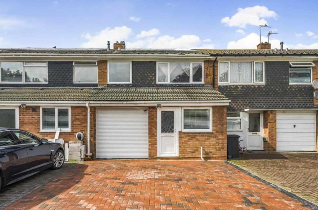 3 bedroom terraced house for sale in Henderson Way, Kempston, Bedford, MK42