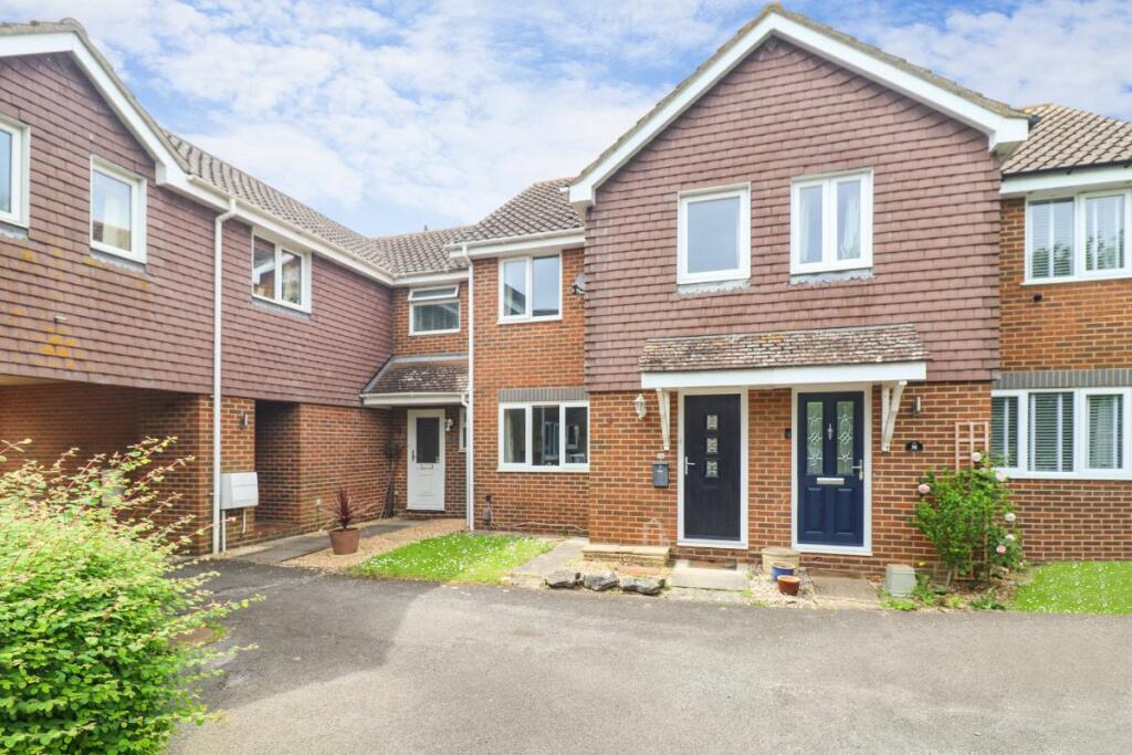 3 bedroom terraced house for sale in Warden Abbey, Bedford, MK41