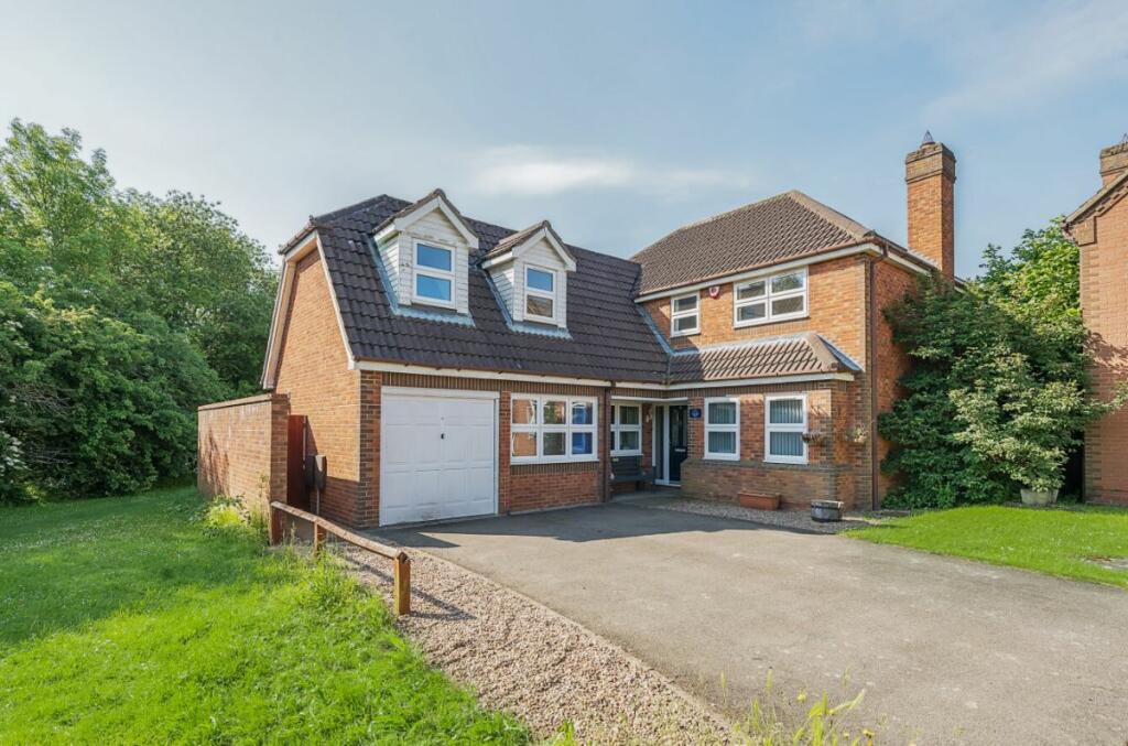 5 bedroom detached house for sale in Brett Drive, Bromham, Bedford, MK43