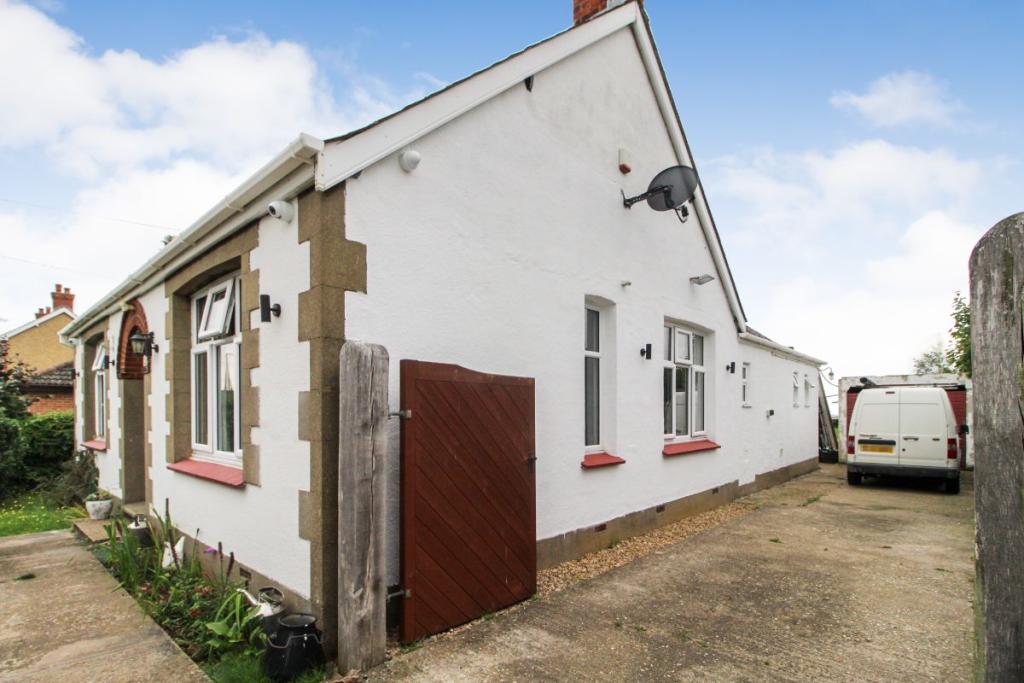 3 bedroom detached bungalow for sale in Wootton Road, Kempston, Bedford