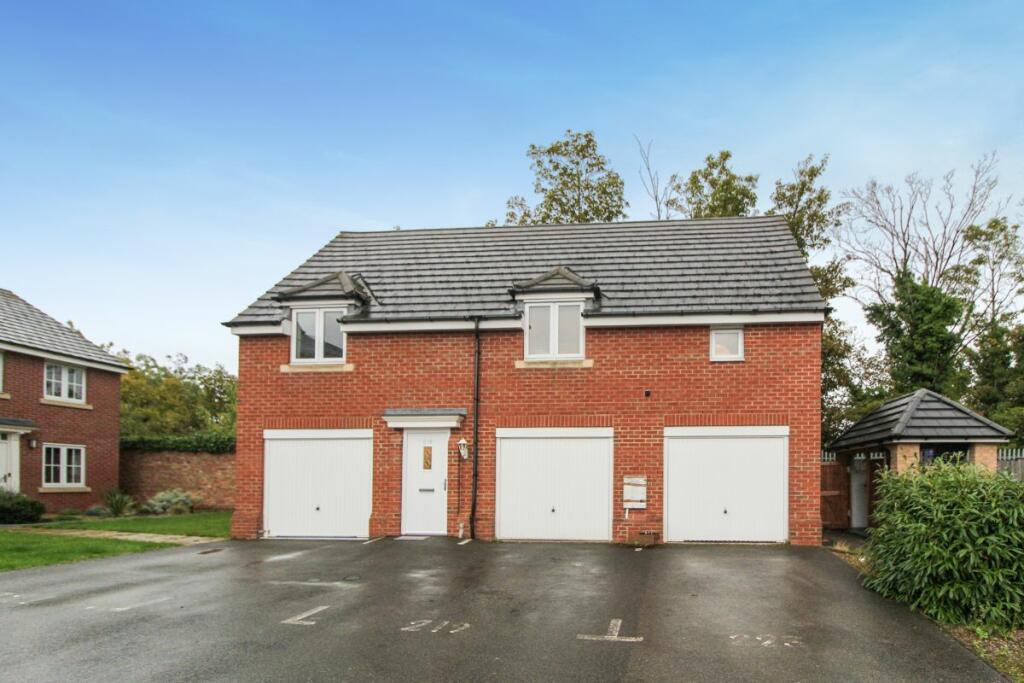 2 bedroom coach house for sale in Crowe Road, Bedford, MK40