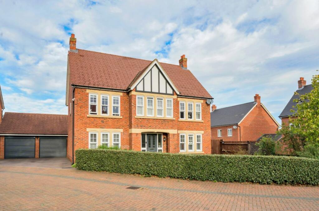4 bedroom detached house for sale in Chibnall Close, Kempston, Bedford, MK42