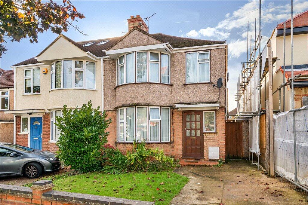 3 bedroom semidetached house for sale in Drummond Drive, Stanmore