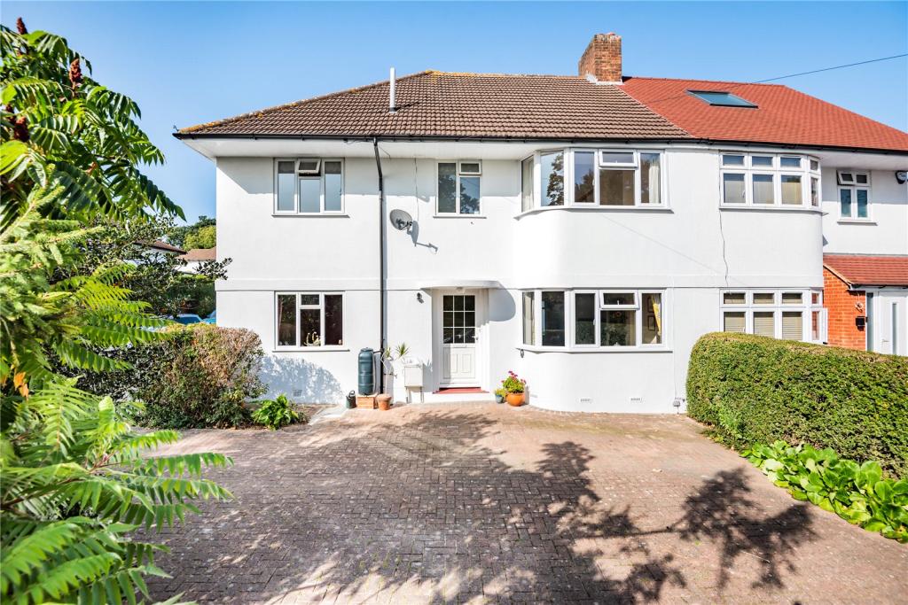 4 bedroom semidetached house for sale in Boxtree Road, Harrow
