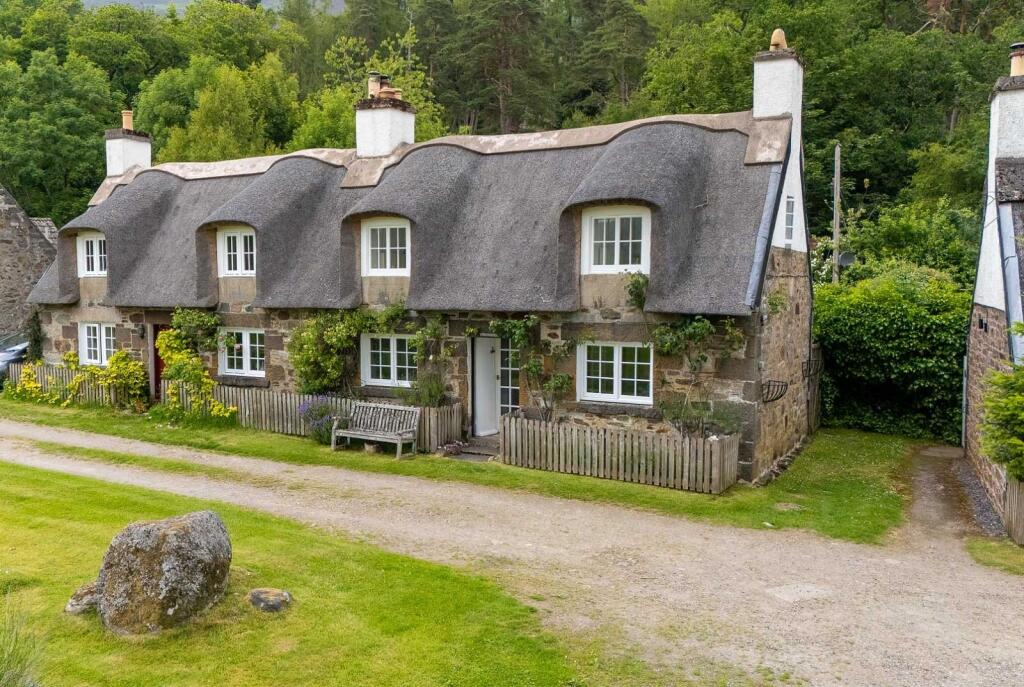 Main image of property: 4 Ardtrasgairt Cottages, Fortingall, Perth And Kinross. PH15 2LN
