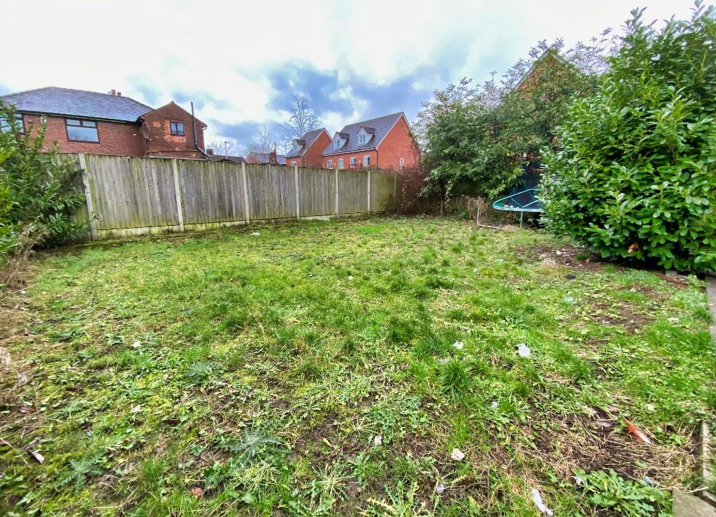 4 bedroom town house for sale in Lowerfield Gardens, WA3