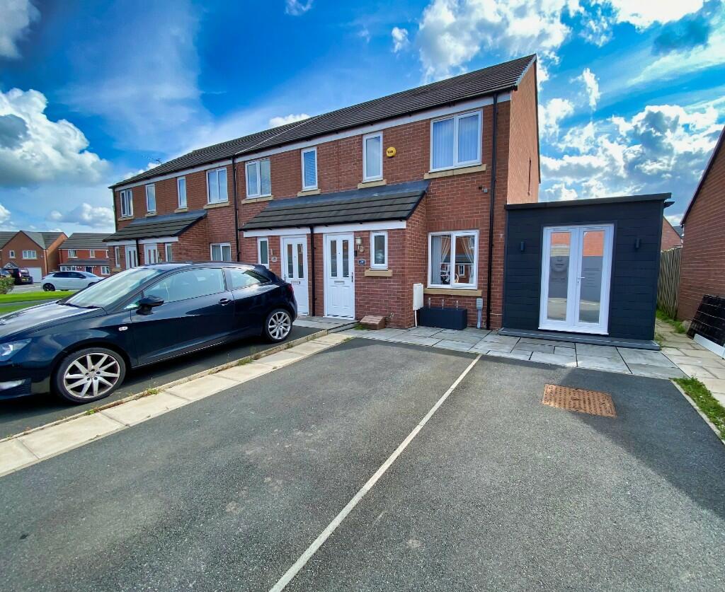 3 bedroom town house for sale in Glastonbury Avenue, Lowton, WA3