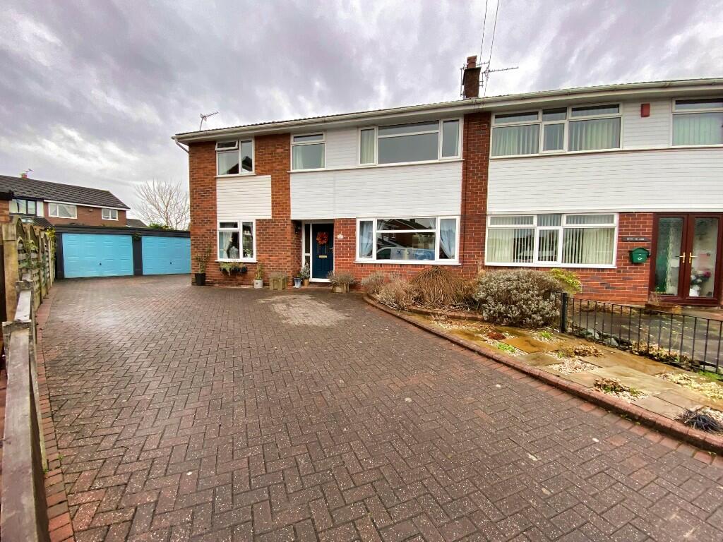 4 bedroom semidetached house for sale in Medway Close, Lowton, Leigh